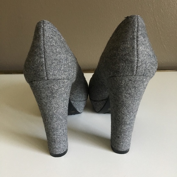 Gianni Bini Jewel Detailed Platform Pumps - Size 6 - Picture 4 of 7